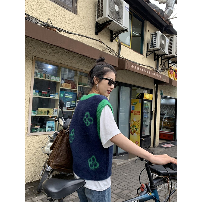 Autumn Niche V-Neck Loose Layered Lazy Style Color-Blocking Sleeveless Knit Vest Sweater Online Top for Women Autumn Niche V-Neck Loose Layered Lazy Style Color-Blocking Sleeveless Knit Vest Sweater Online Top for Women