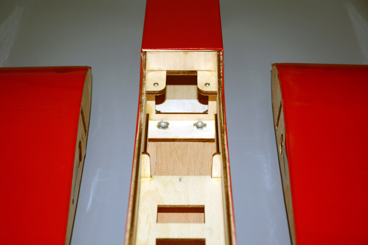 Самолет на дистанционном управление 双发十字军 模型飞机轻木固定翼练习机 油动遥控飞机模型空机揽羽