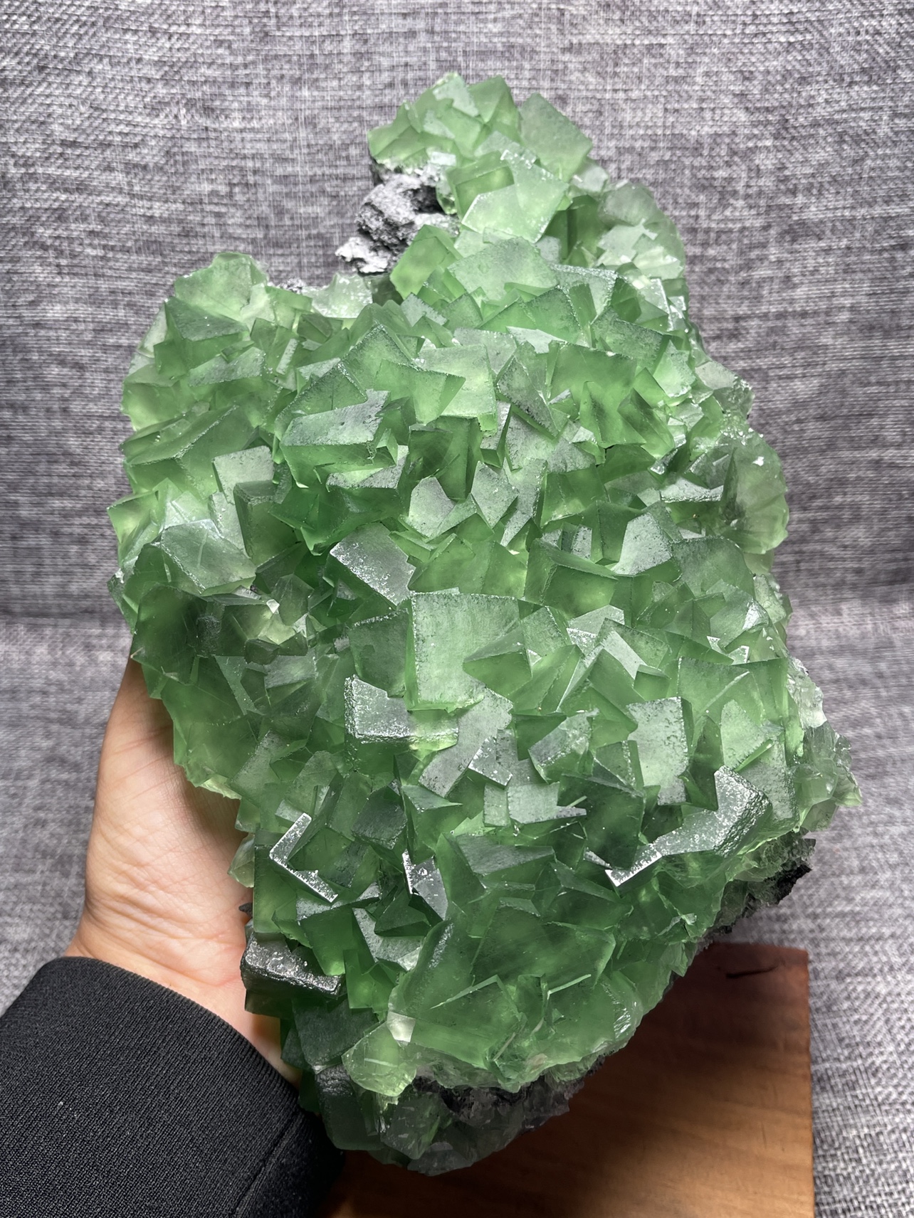Natural Green Firefly Original stone Peubene Pendulum Pieces Green Fluorite Crystal Ornamental Stone Pendulum with net weight: 3060 grams-Taobao