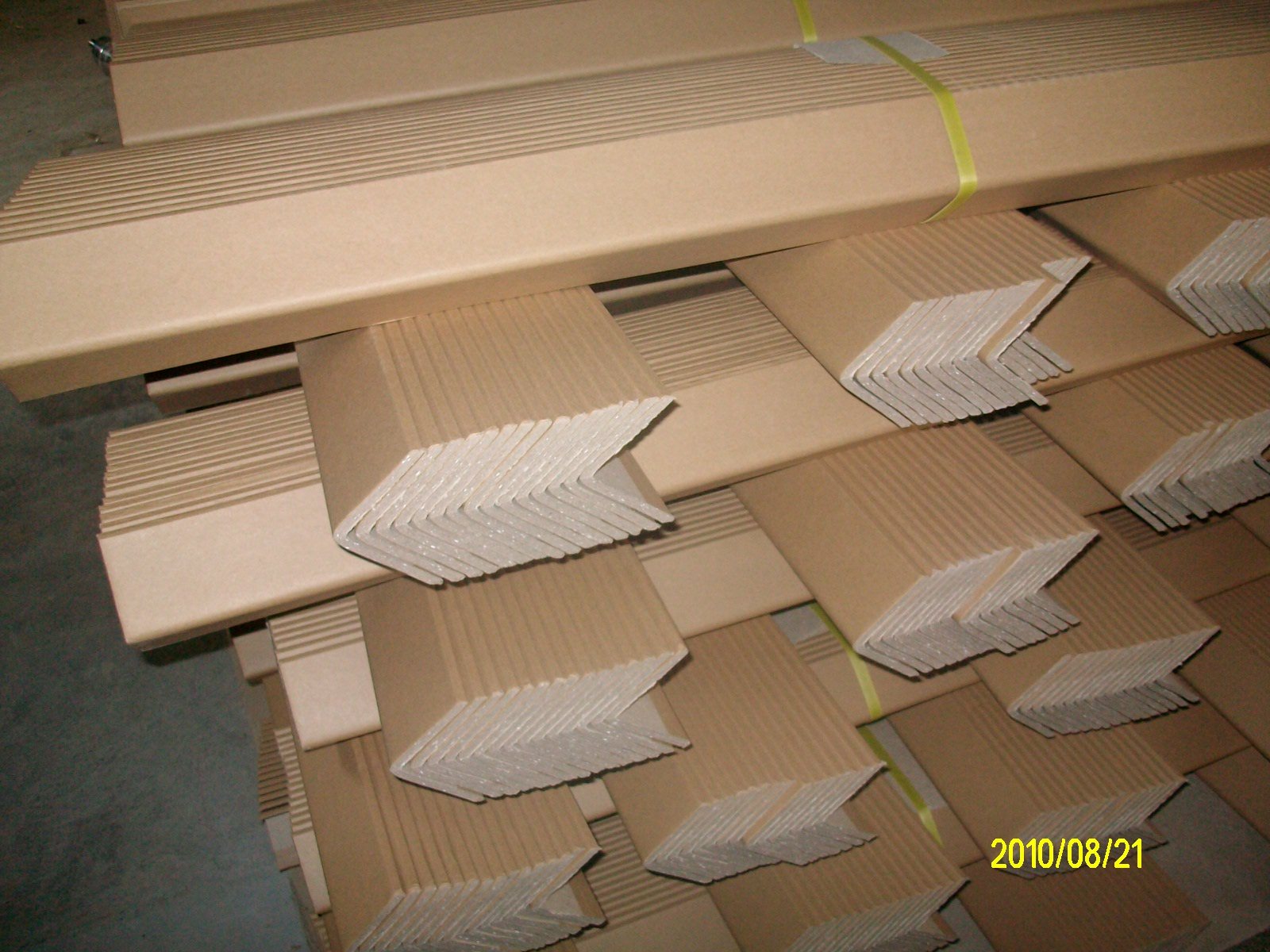 Hot selling paper corner protector paper edge protector paper corner 50*50*5MM=1 4 yuan per meter factory direct sales with great discount