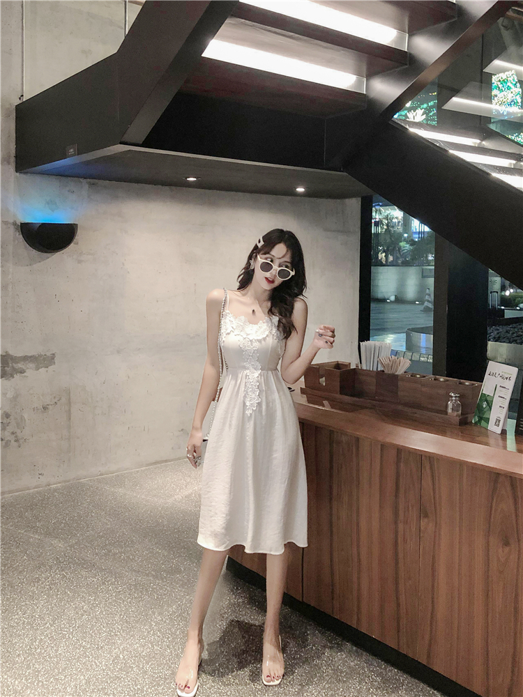 VK旗艦店 韓系露背系帶復古蕾絲花朵邊細肩帶無袖洋裝