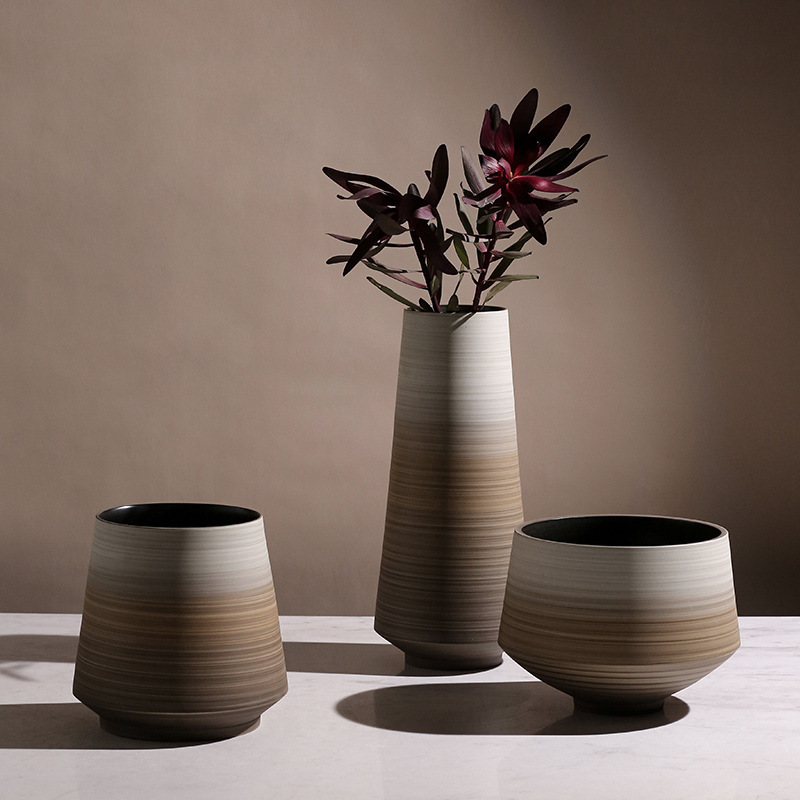 New Chinese brown ceramic Gradual Layer Vase Floral Drying Flower Soft Adornment Ceramic Vase Furnishing Home Swing