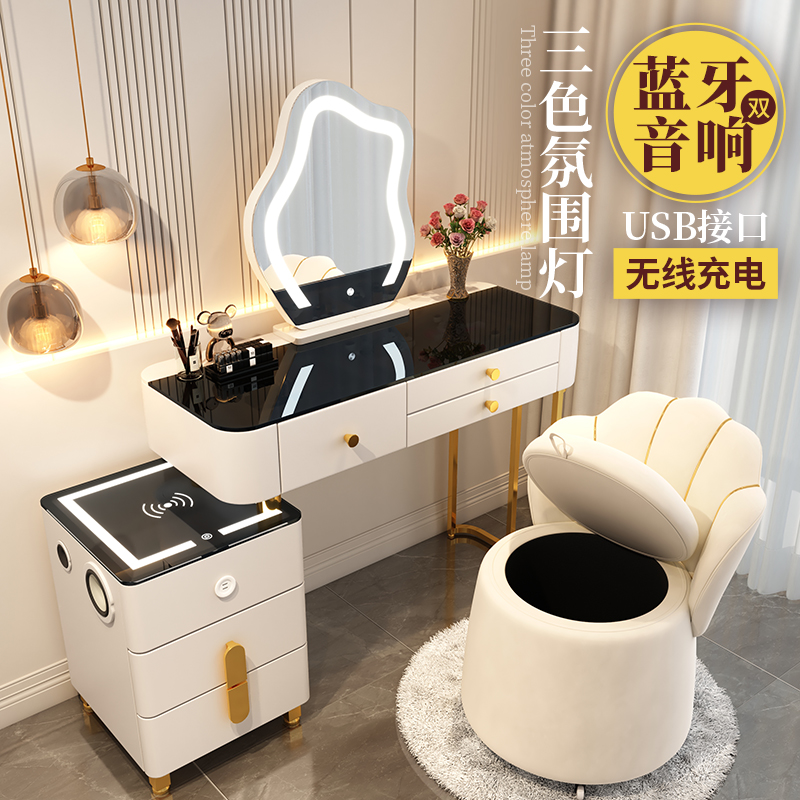 柔光伸缩化妆镜：照亮美丽细节的秘密武器