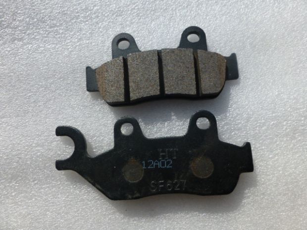 Áp dụng cho đại lục mới Honda SDH125-51 / 51A đại bàng chiến tranh nhỏ CBF125 má phanh trước phanh đĩa phanh - Pad phanh má phanh đĩa xe máy