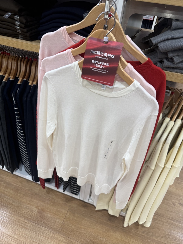 Uniqlo Women's Clothing 478330 Fine-Spun Merino Round Neck Knit Sweater Long Sleeve Top 485303
