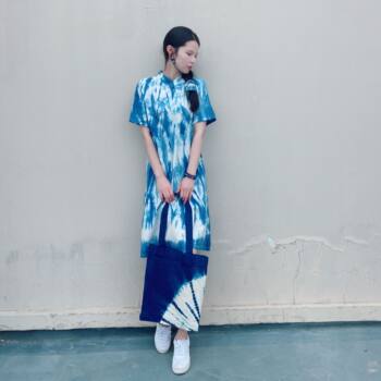 Yiche tie-dye original design summer summer ສິນລະປະໃຫມ່ຂອງພືດທີ່ຍ້ອມຜ້າຢືນເຖິງແຜ່ນປ້າຍປຸ່ມ, ແຂນສັ້ນປັບປຸງ dress cheongsam