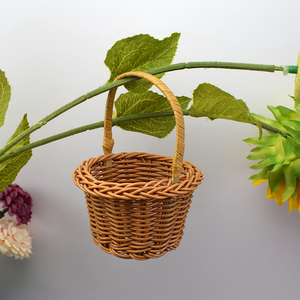 Mini Basket, Purely Hand-Woven Plastic Imitation Rattan Wall Hanging Basket, Balcony Living Room Decoration, Flower Arra