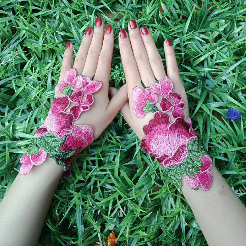 Yang Liping with gloves ethnic wind wrist protector female embroidery leak finger embroidery wrist set winter jewelry half finger bracelet