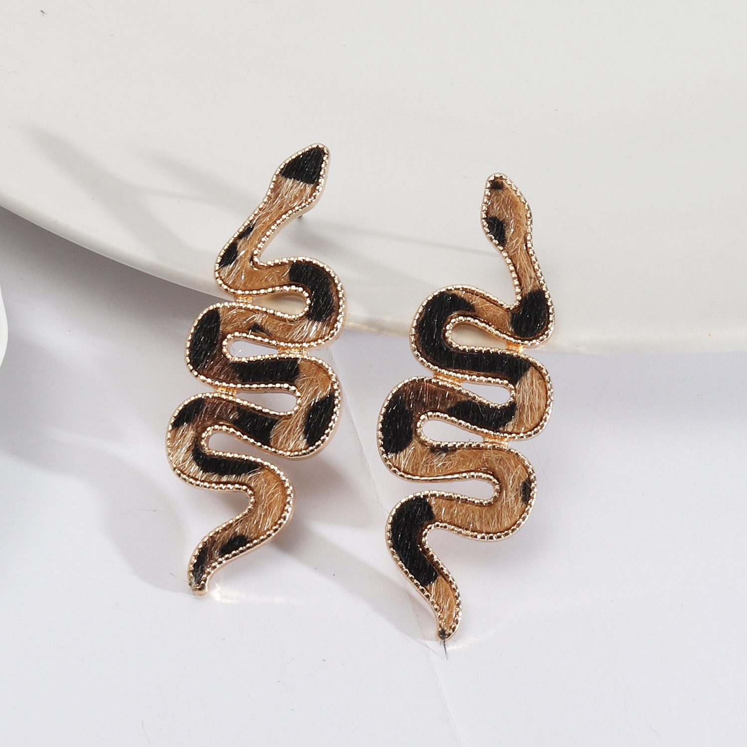 1 Paire Style Vintage Serpent Alliage Incruster Pu Coquille Femmes Boucles D'oreilles display picture 4