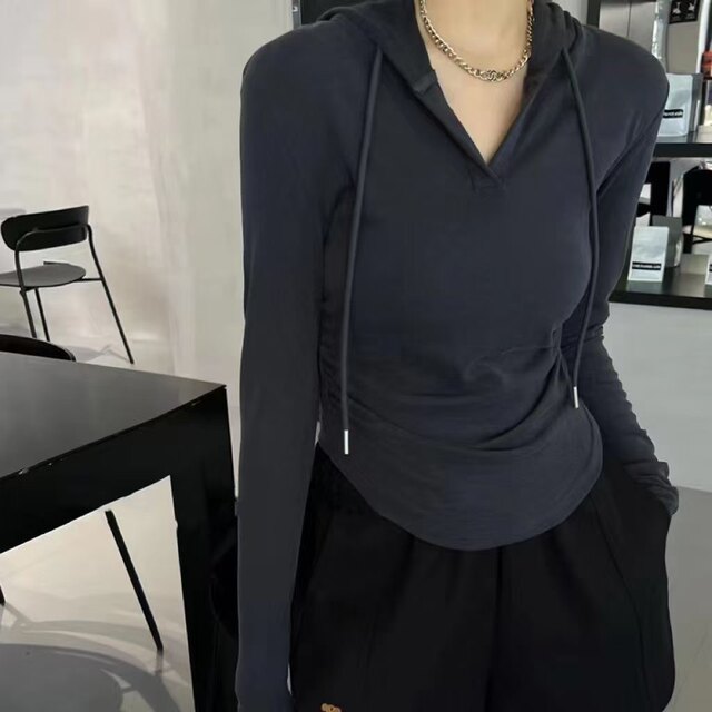 2023 Korean version of the new hooded net red hot girl short V-neck sexy all-match covering meat showing thin and age-reducing short top