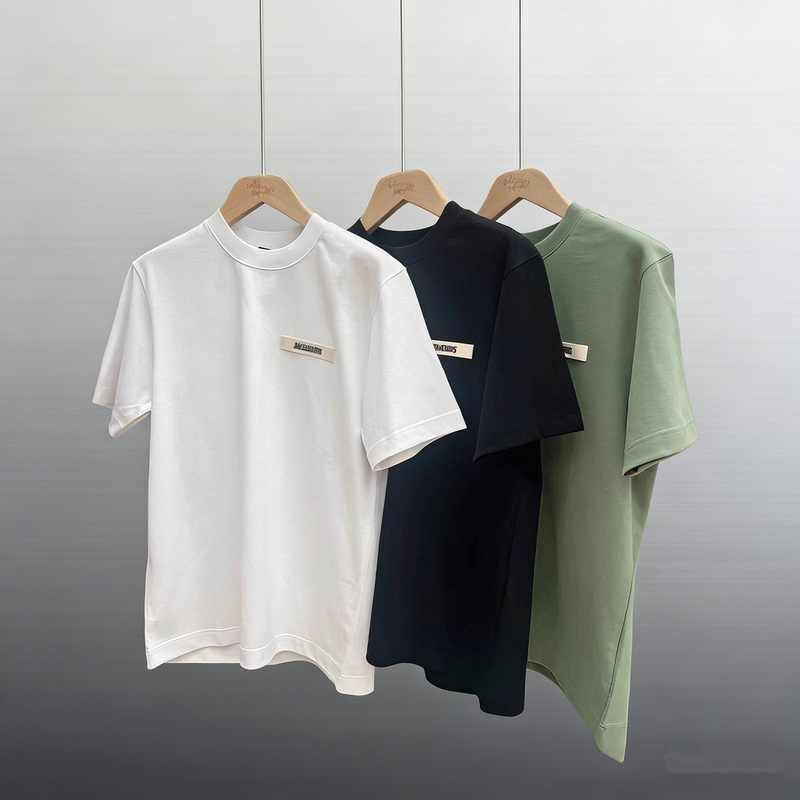 Jacquemus Unisex Short-Sleeve T-Shirt, Simple and Stylish with Ribbon Logo Embroidery, Loose-Fitting Sports Sweatshirt, 26 New