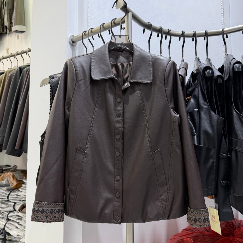 2026 Autumn New Style Jacket Versatile Casual Age-Reducing Ultra-Soft Leather Jacket for Women with Flip Cuffs Leather Jacket for Women