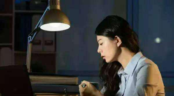 经常熬夜还不保养的那些人后来怎么样了?