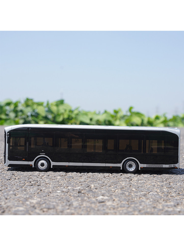1:42 Yutong Bus Model U12 Overseas Version Black King Kong Model Bus Pure Electric Bus Alloy Car Model