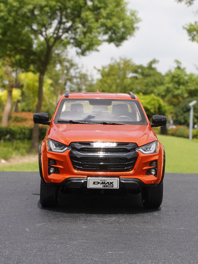 1:18 Scale Original Isuzu D-Max Pickup Truck 2023 Model Truck Transport Vehicle Car Model