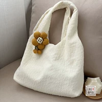 Кремовый белый (желтый) + апельсиновые цветы