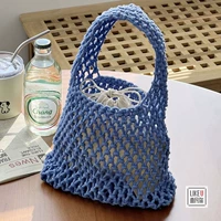 Синий имеет подкладку