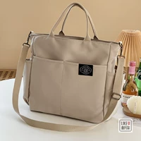 Полиэфирное волокно светло-хаки.