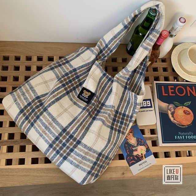 Original autumn and winter new 2022 Korean style retro all-match literary women's woolen plaid tote bag student one-shoulder women's bag