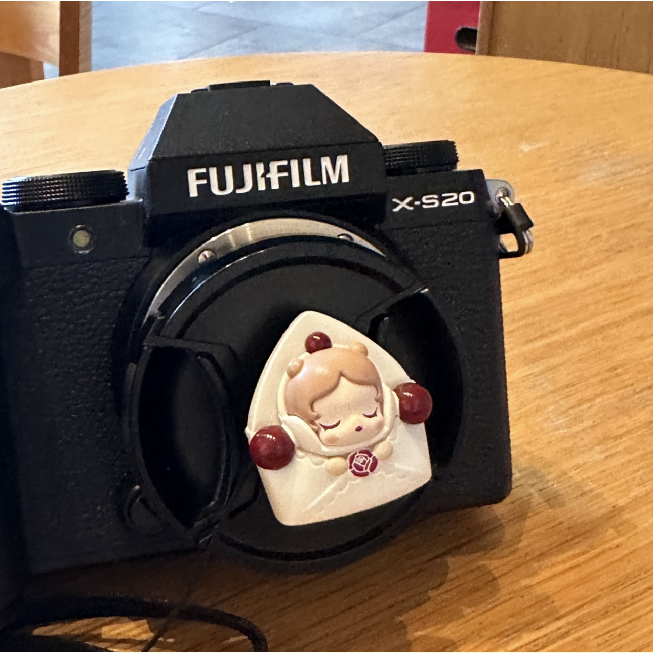 ポップマートラブレターカメラレンズカバー紛失防止ロープユニバーサルかわいい漫画マイクロシングルSLRレンズカバーライン