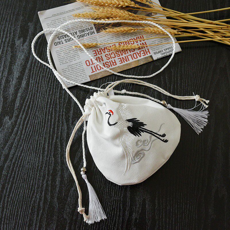 Hand-embroidered diy material bag drawstring pocket drawstring hand carry change bag traditional antique embroidery storage bag?