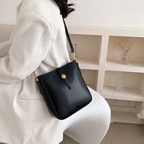 Bag Packs Woman Large Capacity 2021 New Minimalist Texture Hand Single Shoulder Bag Ocean Gas Fashion 100 Hitchhiking Version Bucket Bag