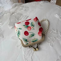 Вишня, на фото