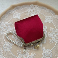 Бордовый бархат, на фото.