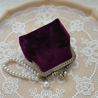 Темно -фиолетовый основан на картинке