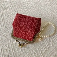 Бордовый постер