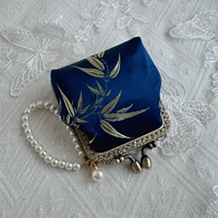 Светло -зеленый под подверженным изображениям