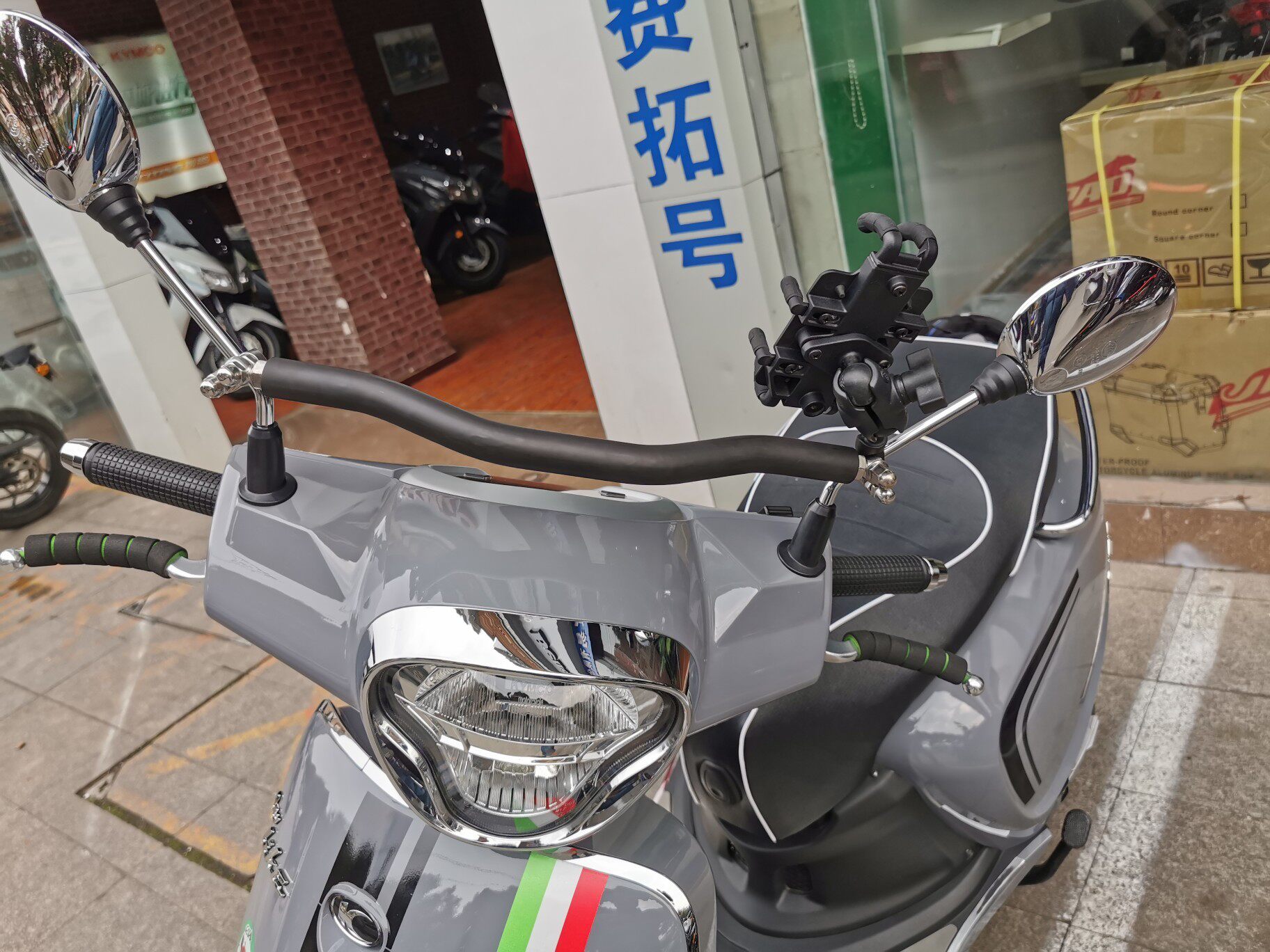 Applicable Light Yang like150180 Locomotive Retrofit Extended Bracket Crossbar Mobile Phone Navigation Bracket Children Armrests