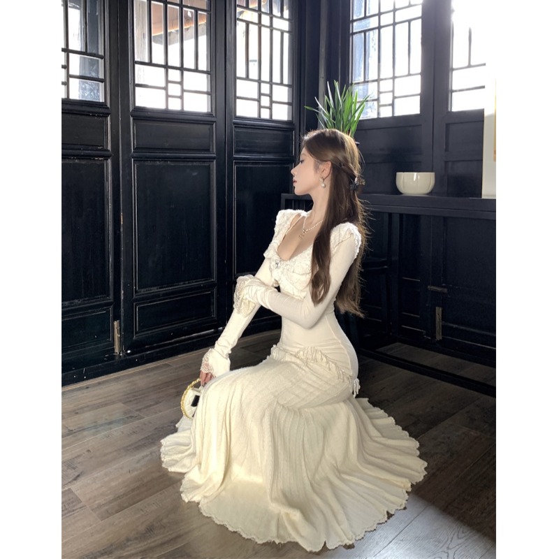 純粋な欲望スタイルのラウンドネック長袖ドレス女性のための 2024 年冬新パターンレーススリムフィットヒップ抱きフィッシュテールスカート