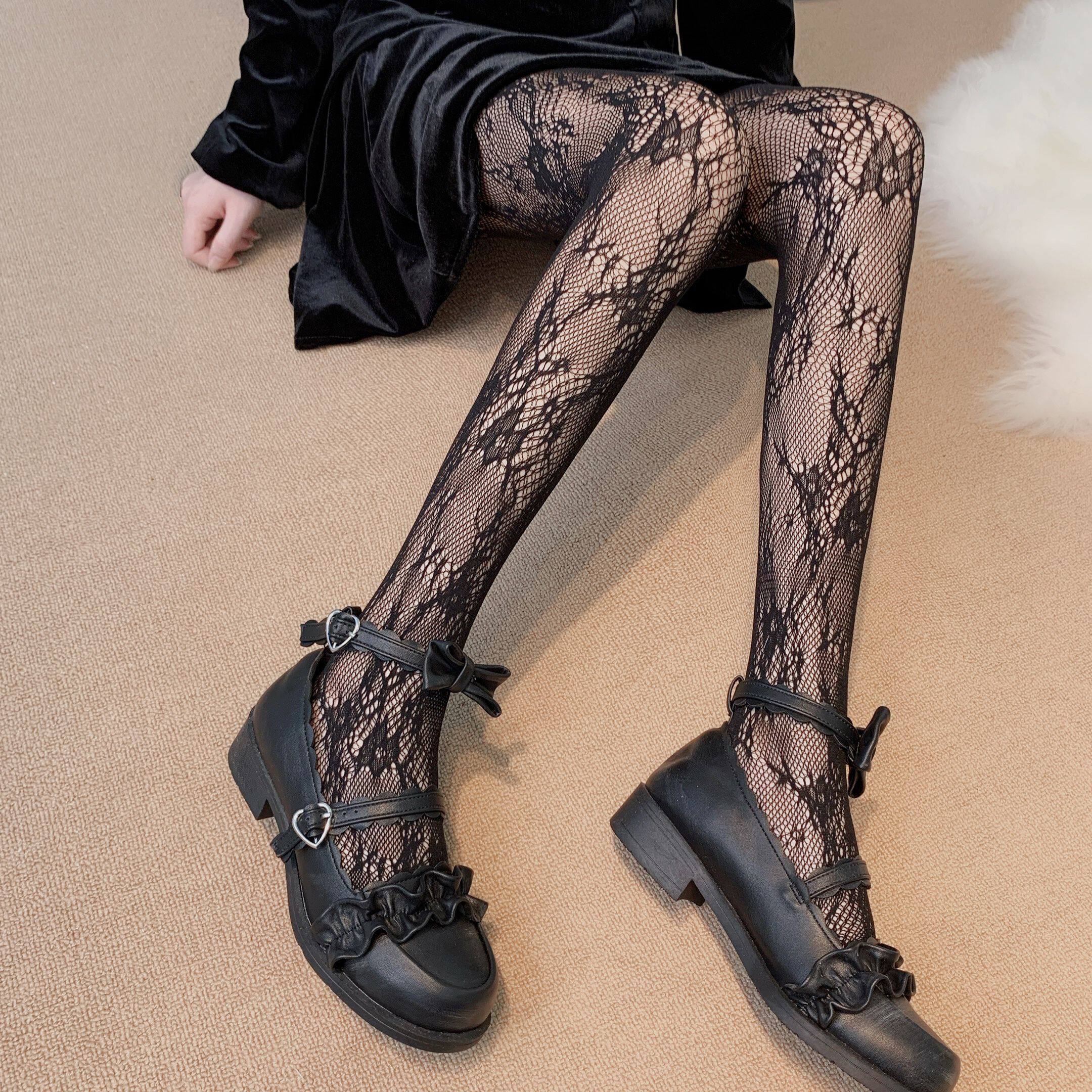 Black stockings women's bare-legged artifact spring 2022 new fishnet tights lace stockings leggings sexy socks