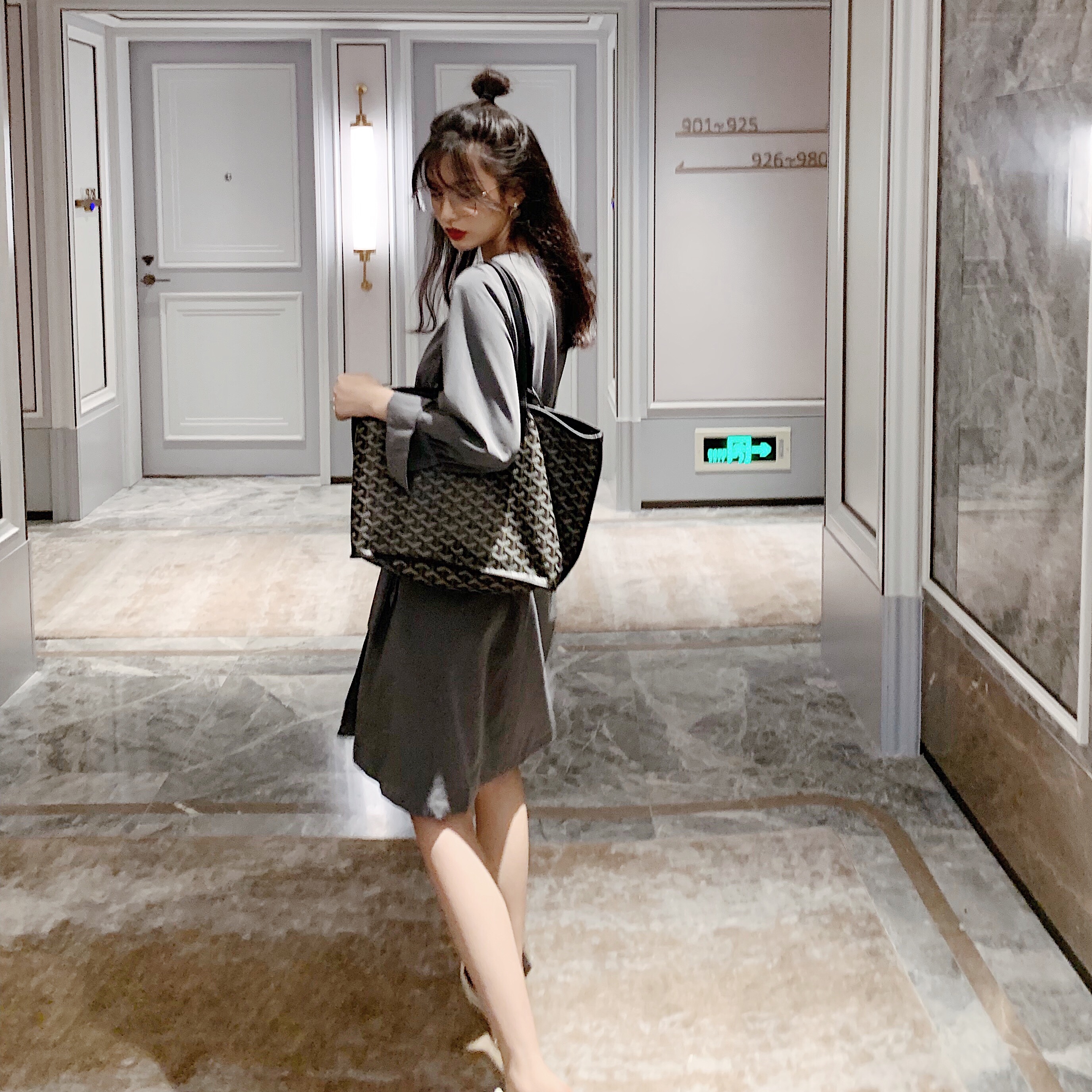 VK旗艦店 韓系雙排扣露鎖骨顯氣質系帶長袖洋裝