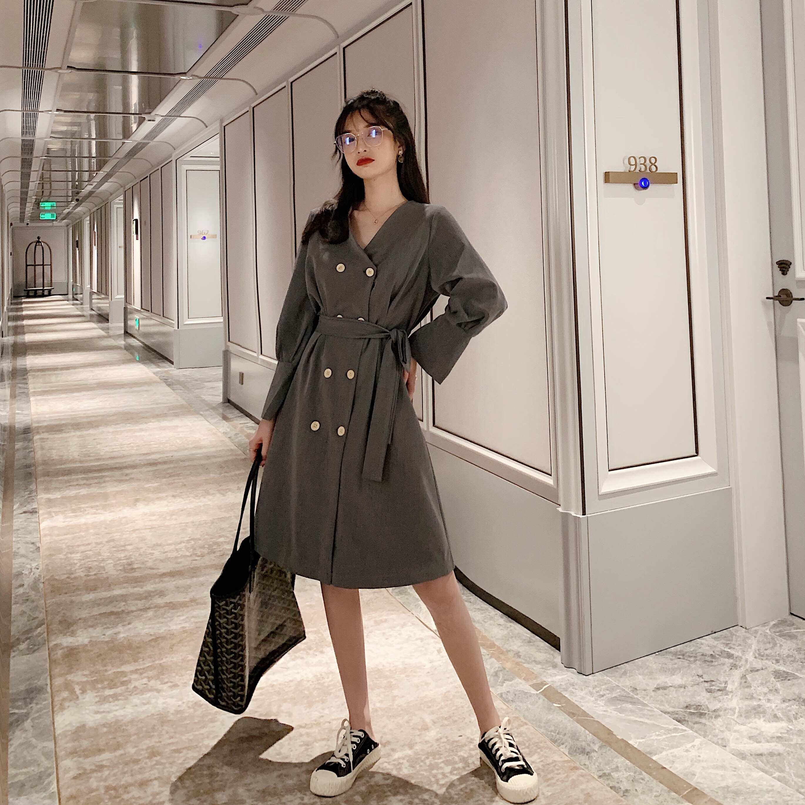 VK旗艦店 韓系雙排扣露鎖骨顯氣質系帶長袖洋裝