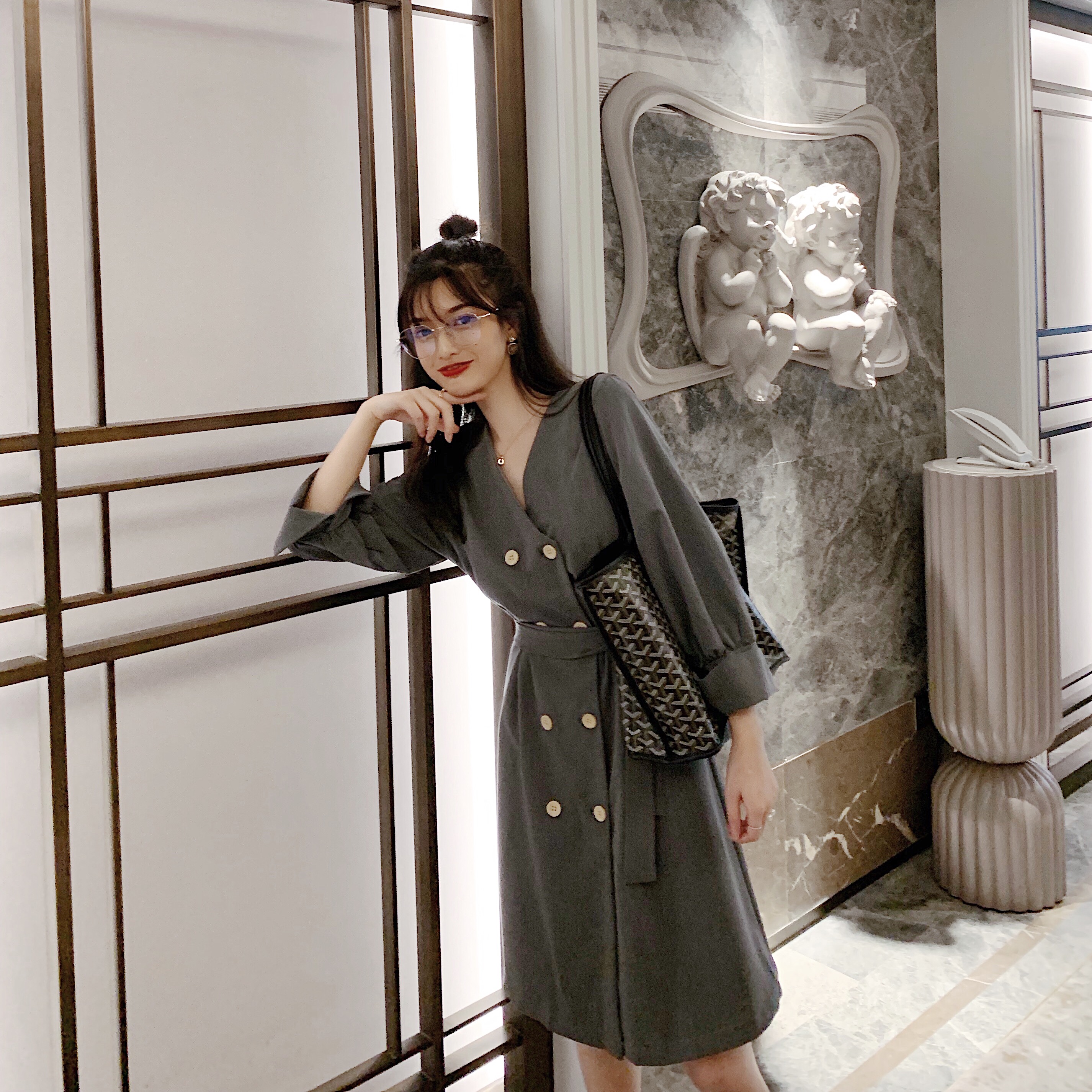 VK旗艦店 韓系雙排扣露鎖骨顯氣質系帶長袖洋裝