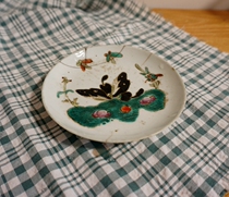 Qing Dynasty pastel with curium nail butterfly porcelain plate tea plate porcelain color butterfly
