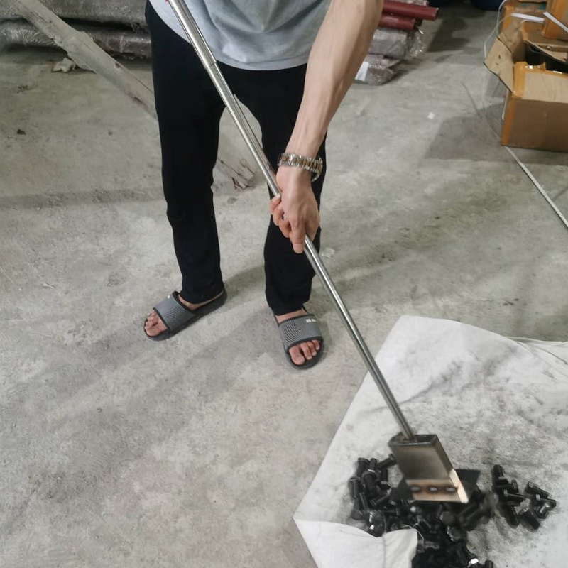 High-strength magnetic iron-absorbing stone magnet aluminum film special pull-type iron picker manual iron remover automatically falls off broken iron