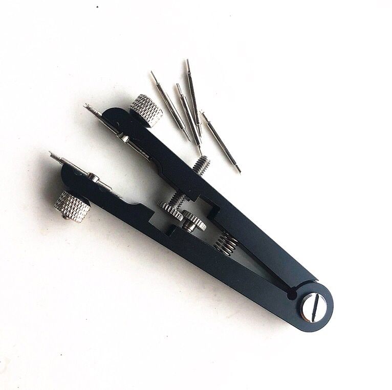 Watch repair tools Domestic 6825 disassembly and assembly of raw ear pliers V-type disassembly strap pliers raw ear batch of various colors