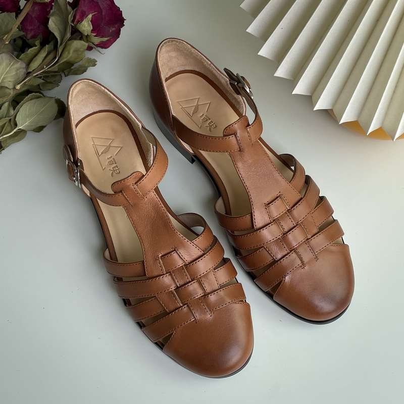 2026 New French Retro Low-Heeled Roman Sandals for Women, Summer Chunky Heel Closed-Toe Woven Pig Cage Shoes