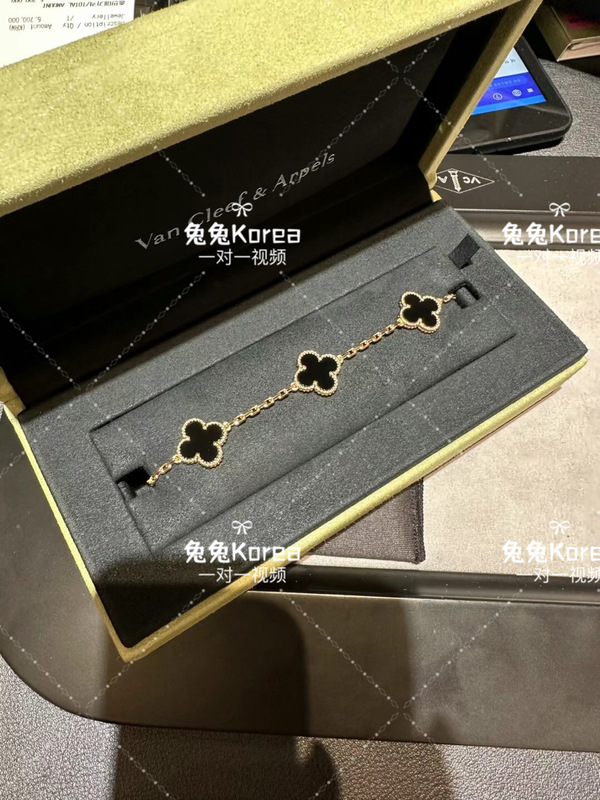 Vca Van Cleef & Arpels Five Flower Bracelet Black Five Flower Bracelet
