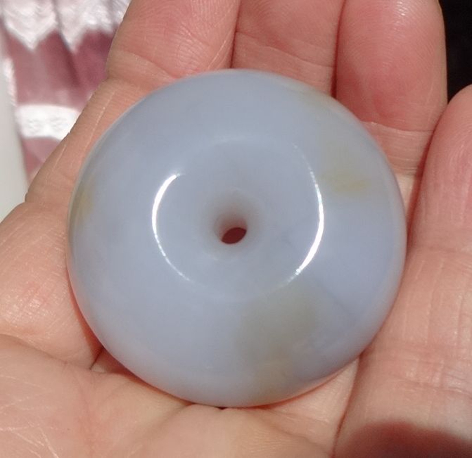 Beipiao natural strange stone sightseeing stone fossil tree fossil tree jade pigeon blue and yellow flower beautiful safety buckle 9755