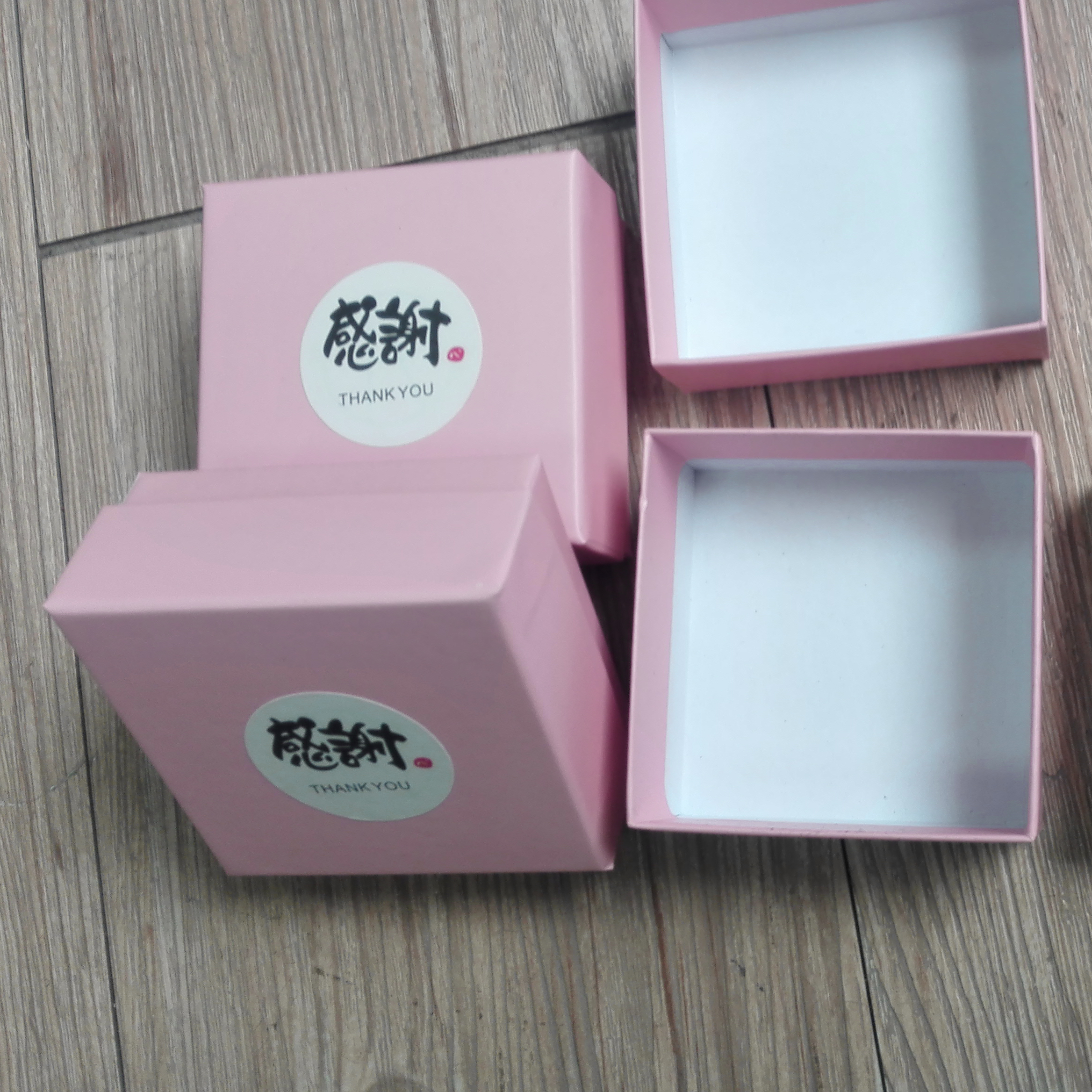 Hộp trang sức không hạt màu hồng Bao bì trang sức Vòng cổ hộp mặt dây chuyền bông tai vòng đeo tay Nhãn dán cảm ơn - Vòng đeo tay Cuff vòng tay cartier