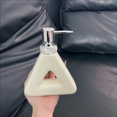 Diamond-Encrusted Light Luxury Hotel Bathroom Toilet Hand Soap Bottle Shampoo Shower Gel Press Dispenser Ceramic Bottle