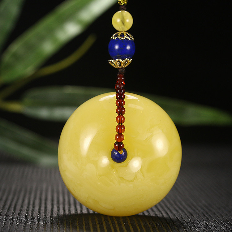 Muddy and thick solid atmosphere safe button pendant moisturizing jade edge natural raw mineral Baltic nectar wax amber pendant 37g