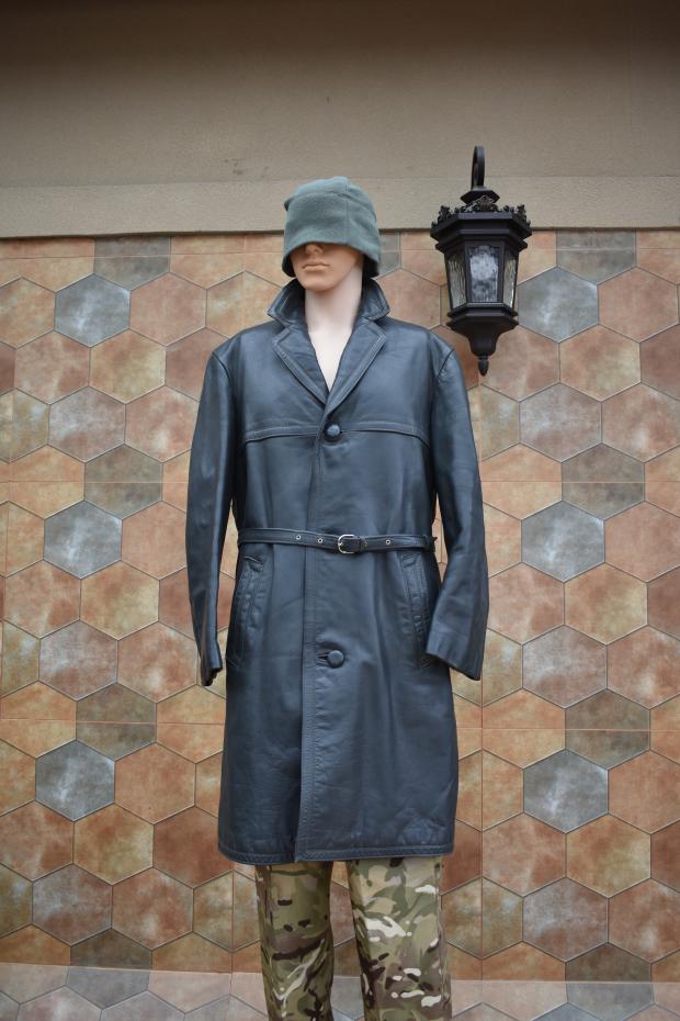 Excellent condition German native polizei old style winewear leather clothe 48 (not entirely new)