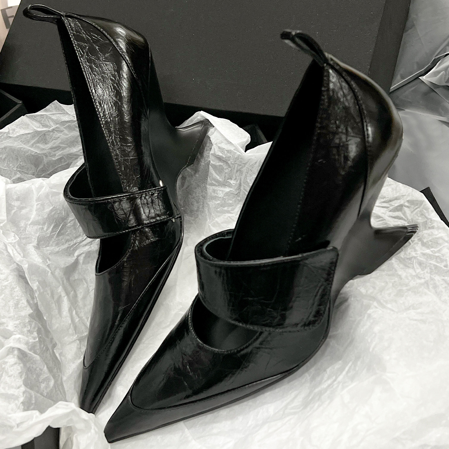 2025 Autumn/Winter New Niche Design Women's Low-Cut Wedge Shoes with Velcro Straps, Black Pointed Toe, Mary Jane High Heels