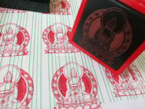 The Buddha statue does not move the Buddha statue.