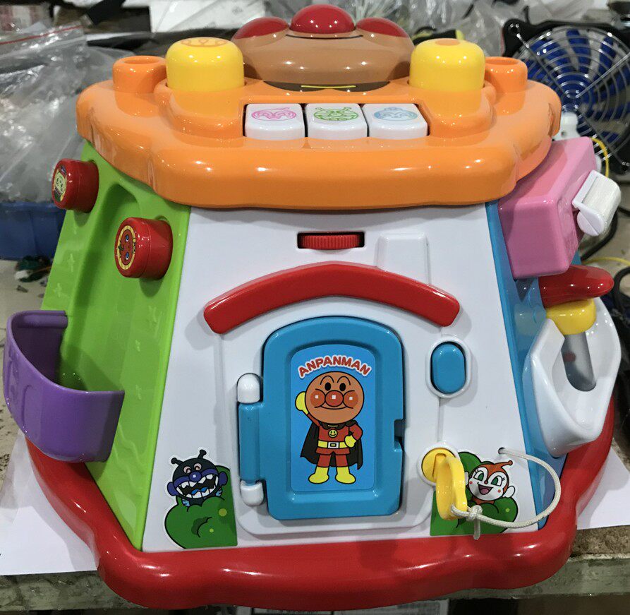 Versatile bread Superman hexahedron toy repair service vocal and luminous repair girl plastic posing as home wine